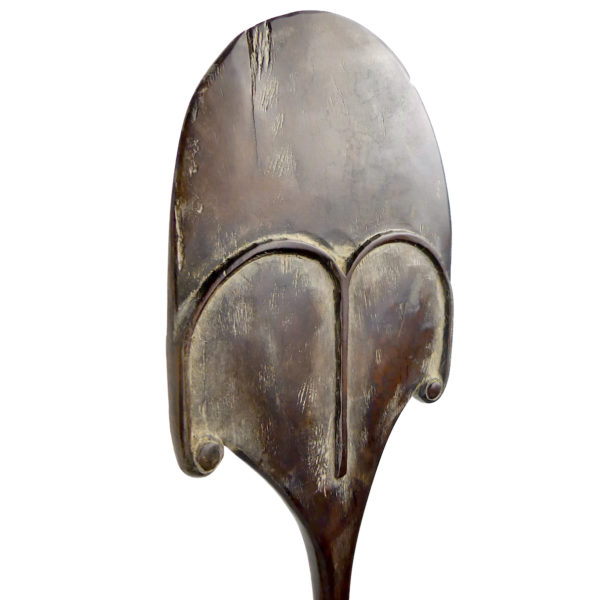 Ao Rapa Nui bâton d’autorité biface en bois dur sur socle Île de Pâques (détail 3/4)