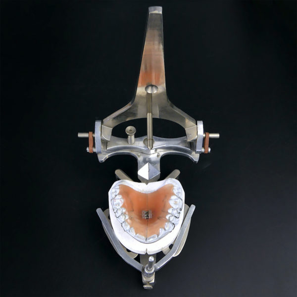 Articulateur dentaire vintage années 60 prothèses porte-empreintes Allemagne (dessus)