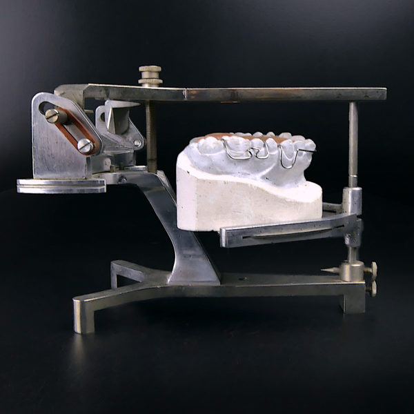 Articulateur dentaire vintage années 60 prothèses porte-empreintes Allemagne (profil)