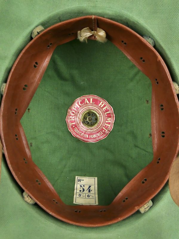Casque colonial français TROPICAL HELMET salacot léger mi-XXe (détail)