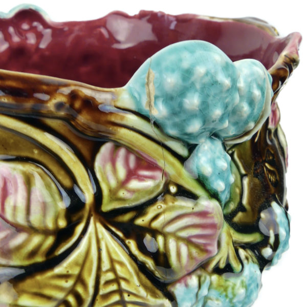 Cache-pot Marronnier en barbotine 805 de la Faïencerie Onnaing XIXe (détail)