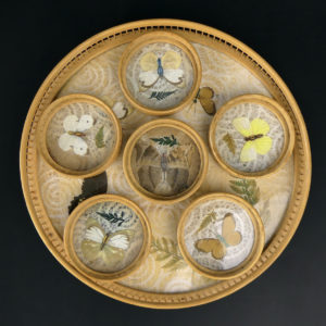 Plateau en bambou aux papillons vintage et 6 sous-verres ronds (dessus)