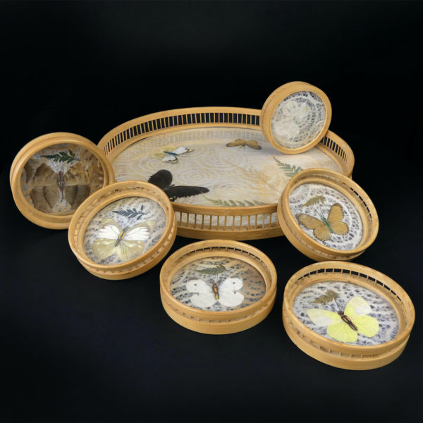 Plateau en bambou aux papillons vintage et 6 sous-verres ronds