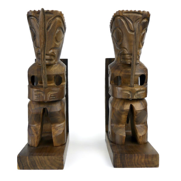 Paire serre-livres Tiki tahitiens anciens en bois bicolore Miro Mi-XXe (face)