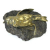 Petit oiseau mort en bronze sur bloc de granit (dessus)