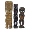 3 petits Teko Teko Maoris anciens sculptés en bois brun et pāua (face)