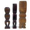 3 petits Teko Teko Maoris anciens sculptés en bois brun et pāua (dos)