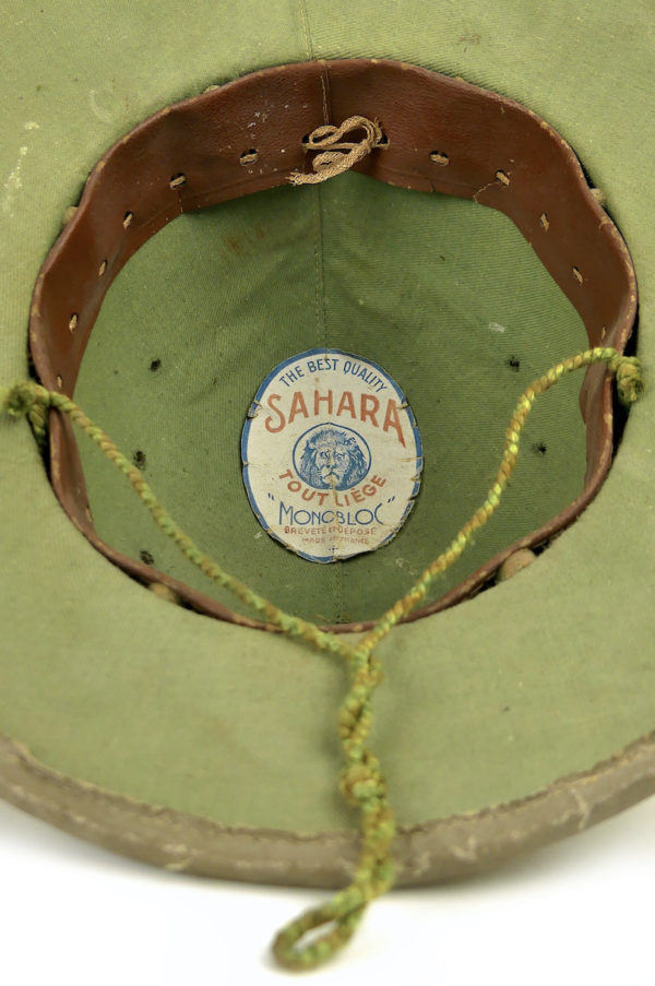Casque colonial français Sahara salacot léger sable et vert France (détail)