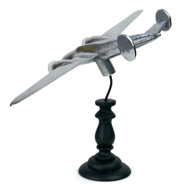 Avion de bureau design en fonte d’aluminium polie sur pied (3/4 dos)