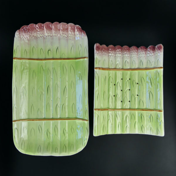 Service à asperges ancien égouttoir et plat en barbotine (dessus)