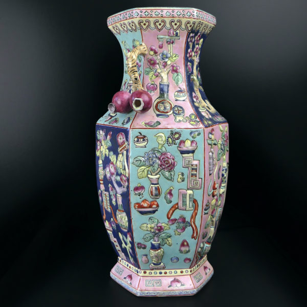 Grand vase chinois ancien en porcelaine hexagonale de forme balustre Chine (3/4)