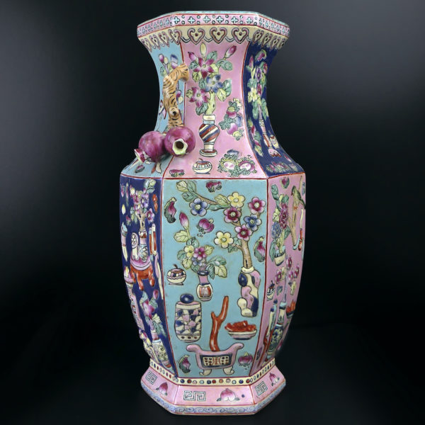 Grand vase chinois ancien en porcelaine hexagonale de forme balustre Chine (3/4)