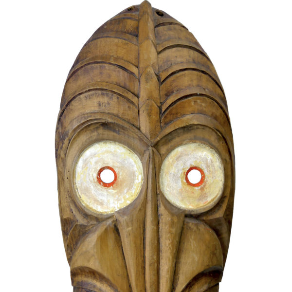 Long masque en bois sculpté sur socle Collection ethnique Art tribal (détail)