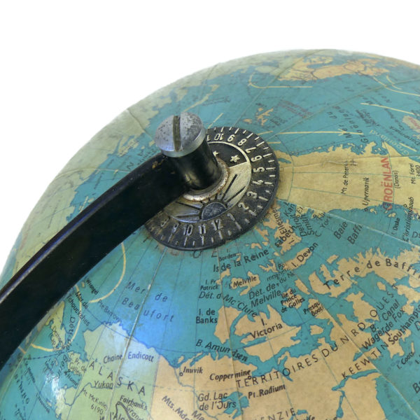 Lampe Globe Terrestre trépied de bureau Carte Taride France (détail)