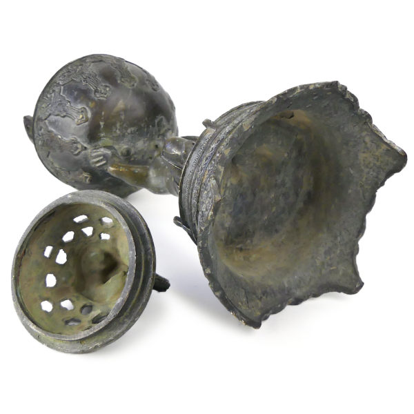 Brûle-encens Oni démon hurlant en bronze Encensoir kōro Début Shōwa (dessous ouvert)