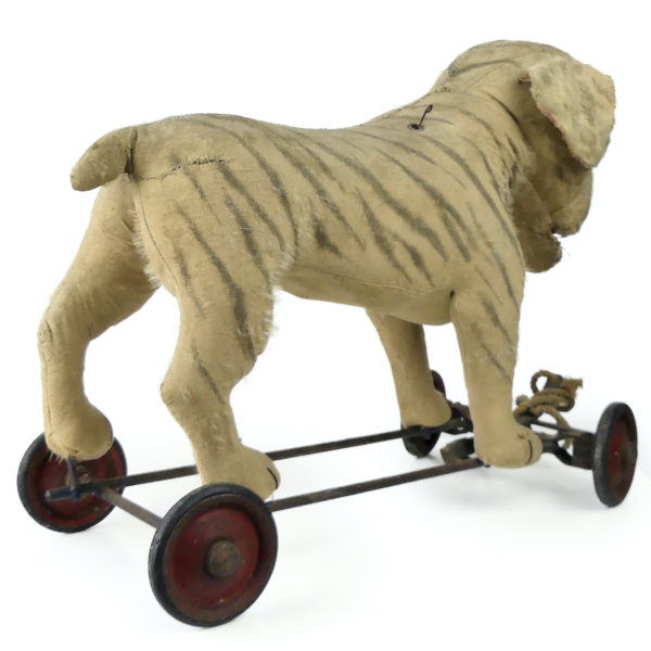 Bouledogue à roulettes rare peluche et paille Début XXe siècle Steiff Allemagne (3/4 dos)