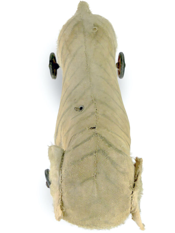 Bouledogue à roulettes rare peluche et paille Début XXe siècle Steiff Allemagne (dessus)