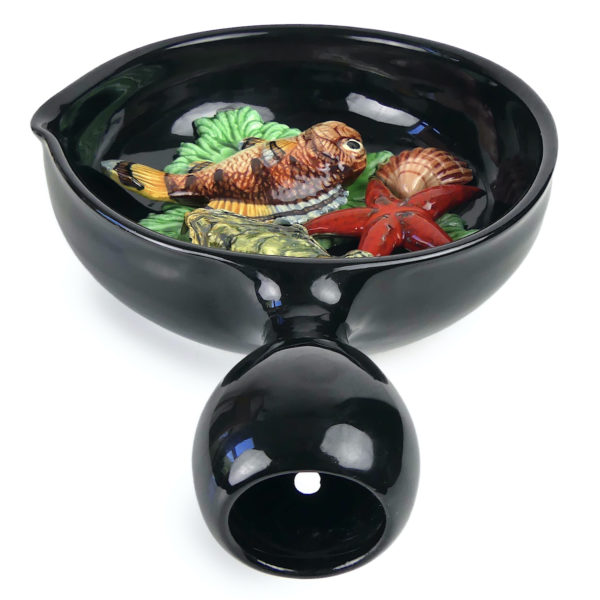 Caquelon provençal trompe l’Oeil typique des années 60 en barbotine Vallauris (dos)