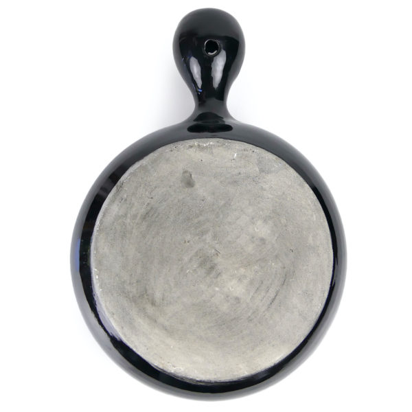 Caquelon provençal trompe l’Oeil typique des années 60 en barbotine Vallauris (dessous)