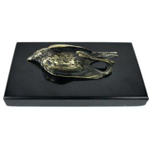 Petit oiseau mort en bronze sur plaque de marbre noir Presse-papier ancien (face)