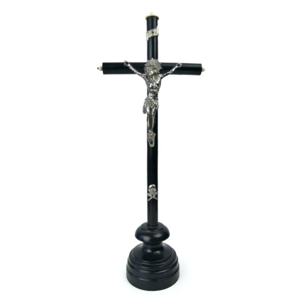 Trois crucifix XIXe en bois noir métal et os sur pied en bois tourné Napoléon III (moyen)