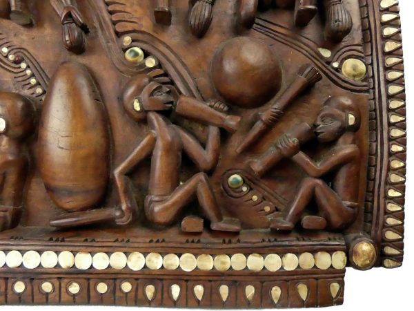 Grand bas-relief salomonais ancien en bois dur sculpté originaire des îles Salomon (détail)