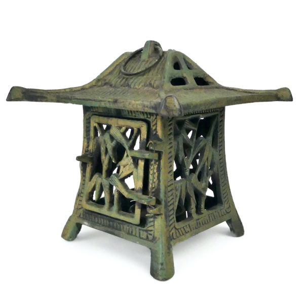 Petite lanterne de jardin japonaise en fonte d’acier de la période Shōwa (3/4)