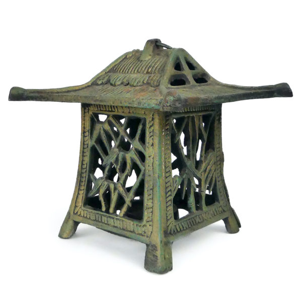Petite lanterne de jardin japonaise en fonte d’acier de la période Shōwa (3/4)