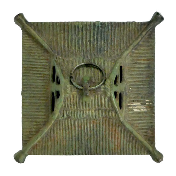 Petite lanterne de jardin japonaise en fonte d’acier de la période Shōwa (dessus)