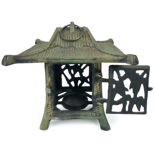 Petite lanterne de jardin japonaise en fonte d’acier de la période Shōwa (face ouverte)