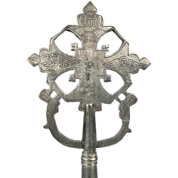 Petite croix copte orthodoxe éthiopienne argentée sur pied en bois tourné noir (dos)