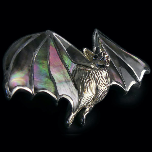 Broche pendentif chauve-souris en nacre et argent 925 Bijou fantaisie artisanal (3/4)