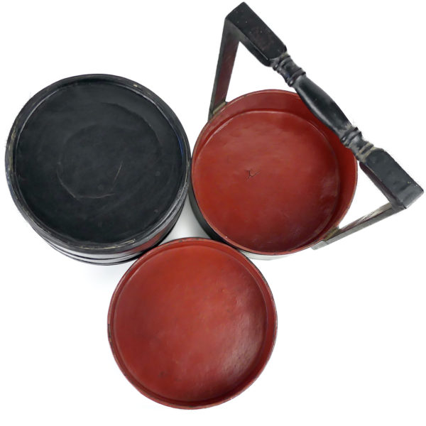 Jubako bento Myanmar ancien en bambou laqué rouge et noir Birmanie Mi-XXe (ouvert dessus)