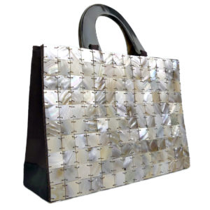 Petit sac de soirée en nacre corne et tissu marron satiné (3/4)