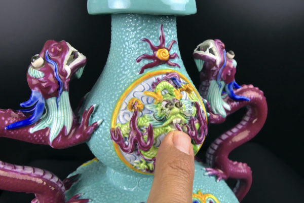 Vase aux dragons à double gourde porcelaine de Chine 1930 Sceau Qianlong (détail)