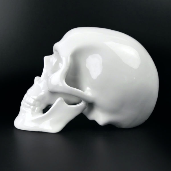 Crâne en porcelaine blanche émaillée Échelle 1:1 Vanité Memento mori (profil)