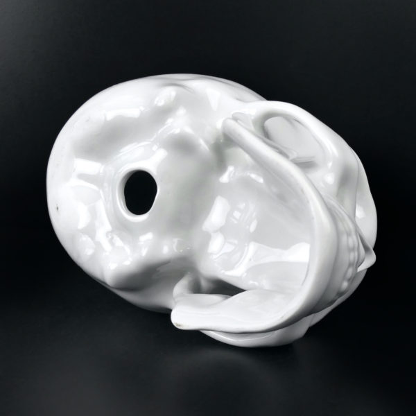 Crâne en porcelaine blanche émaillée Échelle 1:1 Vanité Memento mori (dessous)