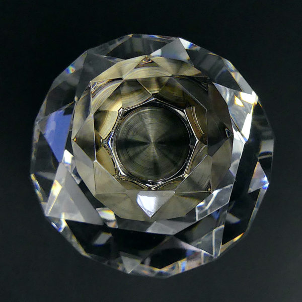 Flacon de parfum boule massif facetté en cristal véritable fait à la main Italie (dessus)