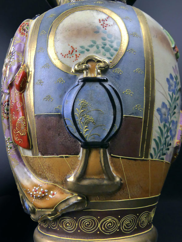 Pot Satsuma ancien aux lions gardiens dorés du clan Shimazu Début XXe (détail)