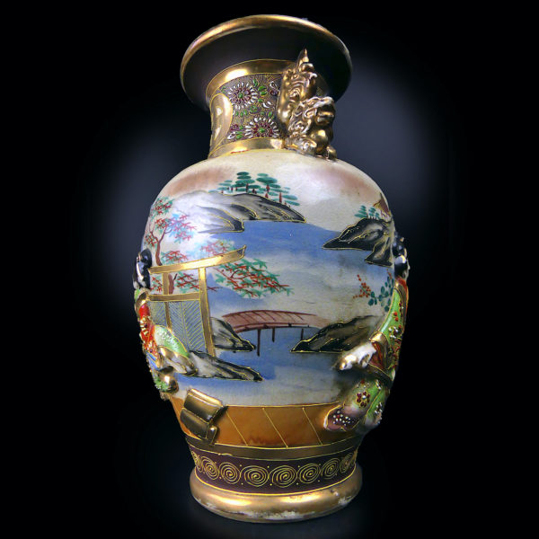 Pot Satsuma ancien aux lions gardiens dorés du clan Shimazu Début XXe (3/4)