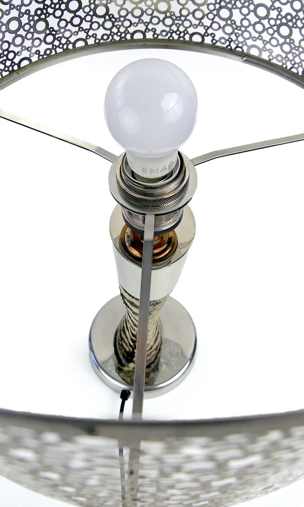 Grande lampe zèbre sur socle et abat-jour en métal Lampe design (détail)