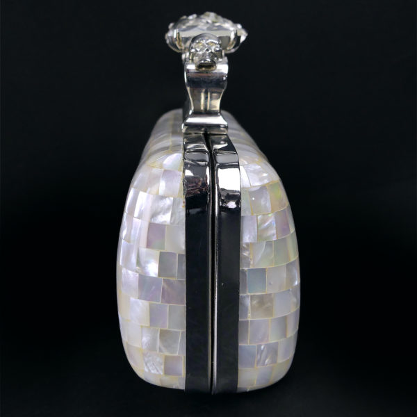 Mini sac à main Skulls en métal cuir cristal et nacre Sac de soirée Chic Rock Bad Girl (profil)