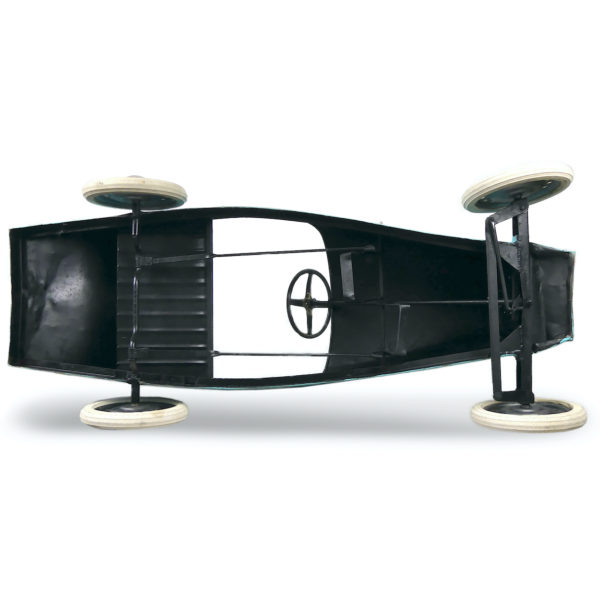 Voiture à pédales Rat Rod restaurée en tôle bleu clair délavé Années 30 France (dessous)