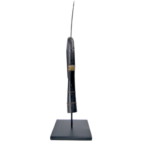 Coupeur de riz khmer traditionnel en corne de buffle fer et laiton Cambodge mi-XXe (profil)