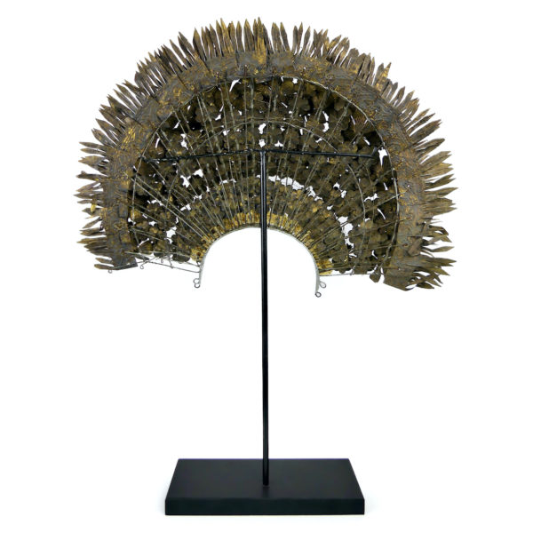 Couronne de mariée Suntiang Minangkabau ancienne sur socle noir Indonésie (dos)