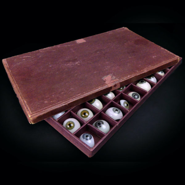 Coffret de 50 prothèses oculaires rares iris bleu et vert (3/4)