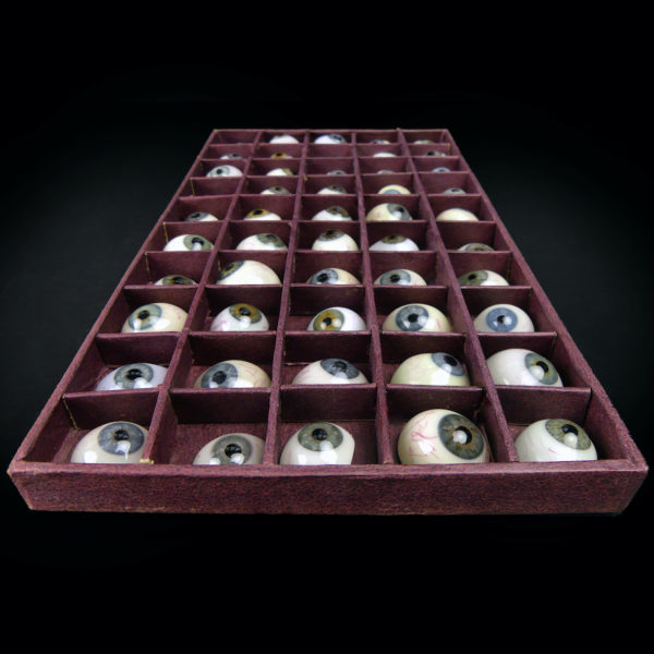 Coffret de 50 prothèses oculaires rares iris bleu et vert (3/4)