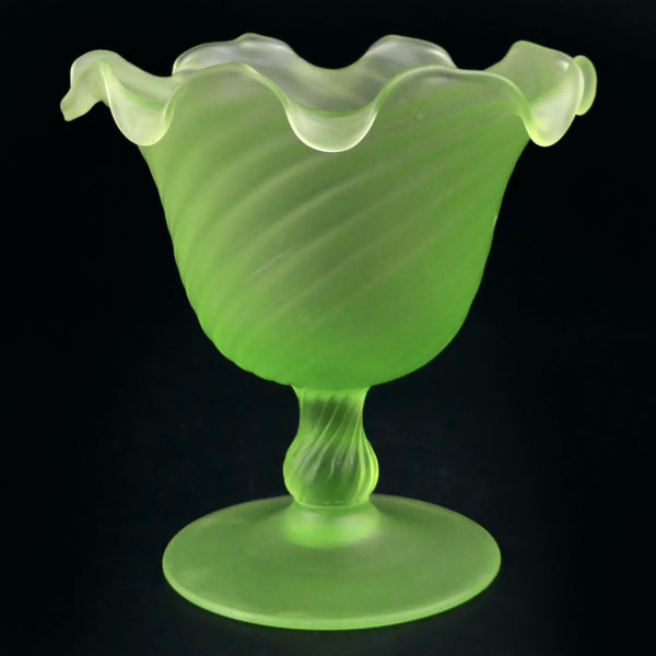 Petite coupe Corolle en ouraline Verre dépoli fluorescent Début XXe France (face)