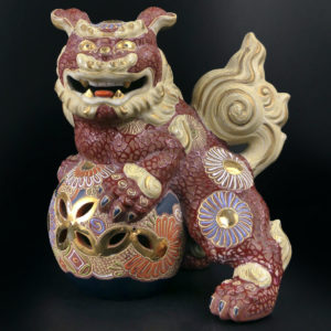 Lion gardien Shi en porcelaine japonaise Shōwa Ornement Tamajishi Kutani-yaki (face)