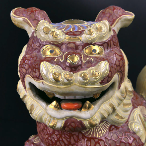 Lion gardien Shi en porcelaine japonaise Shōwa Ornement Tamajishi Kutani-yaki (détail)